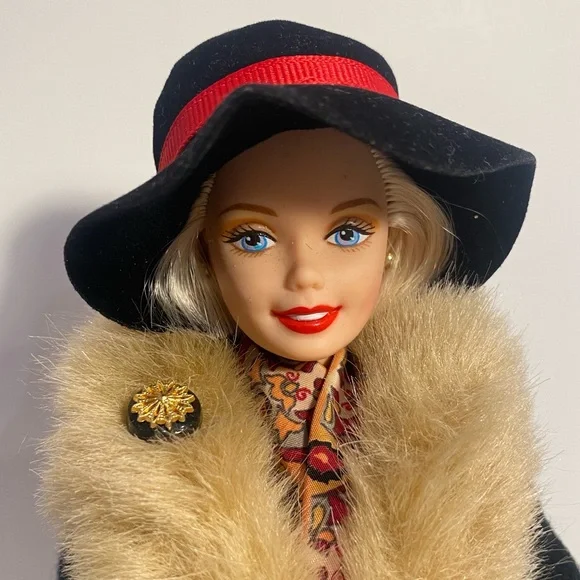 Winter in New York Barbie - Picture 8 of 8